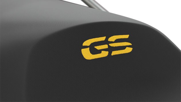 We see the yellow GS sticker on the saddle.
