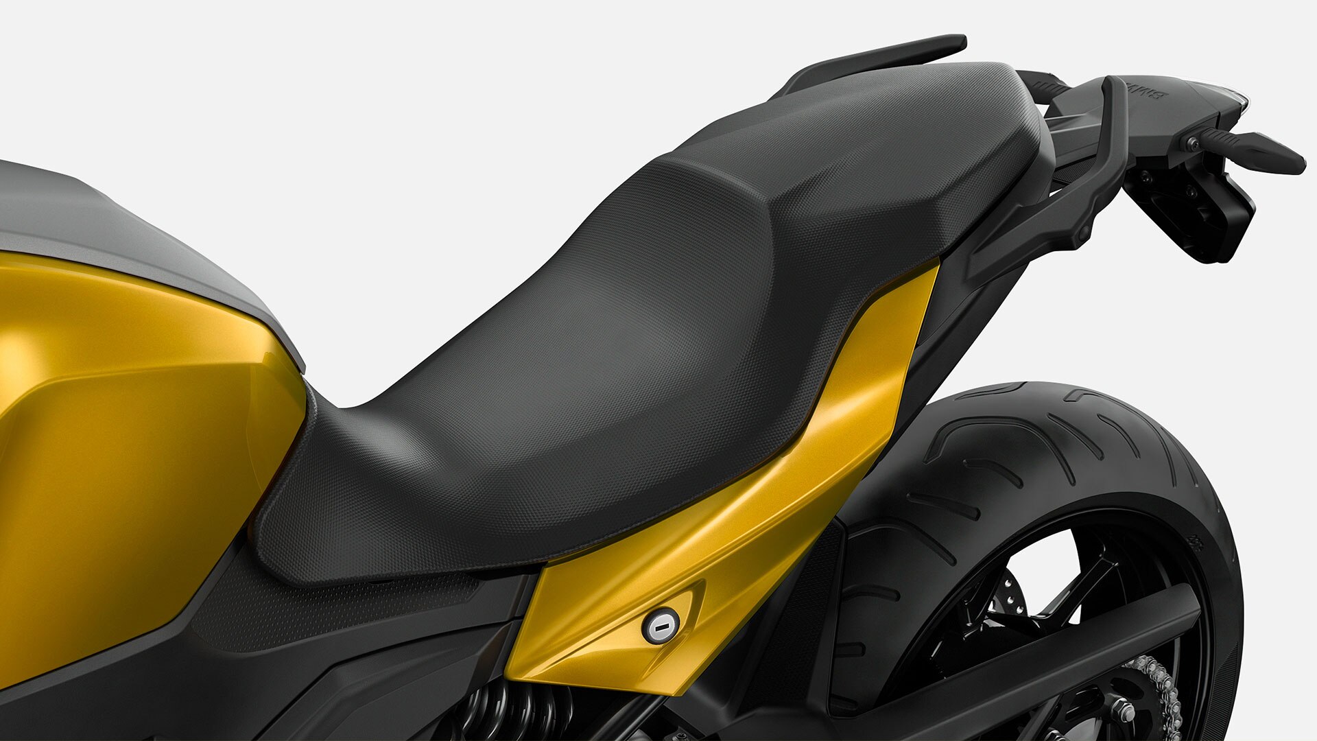 Nous voyons la selle de la F 900 XR.