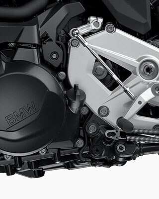 We see the engine of the F 900 R. It is the heart of the F 900 R and a guarantee of your riding enjoyment.