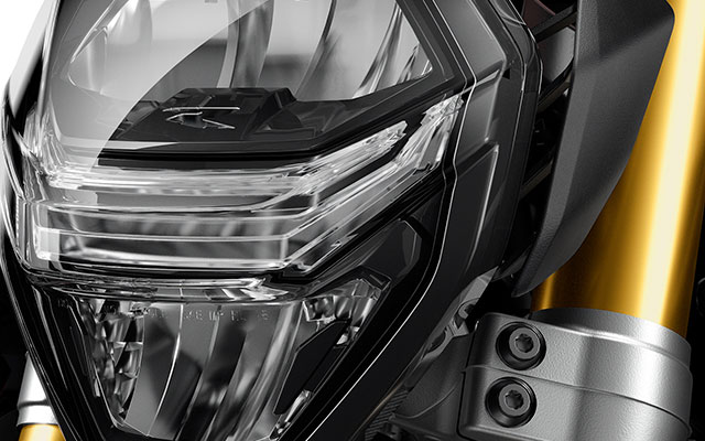 Projecteur avant de la F 900 R avec son phare de virage adaptatif.