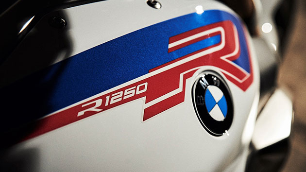 La BMW R 1250 R avec guidon et affichage des TFT à l'honneur