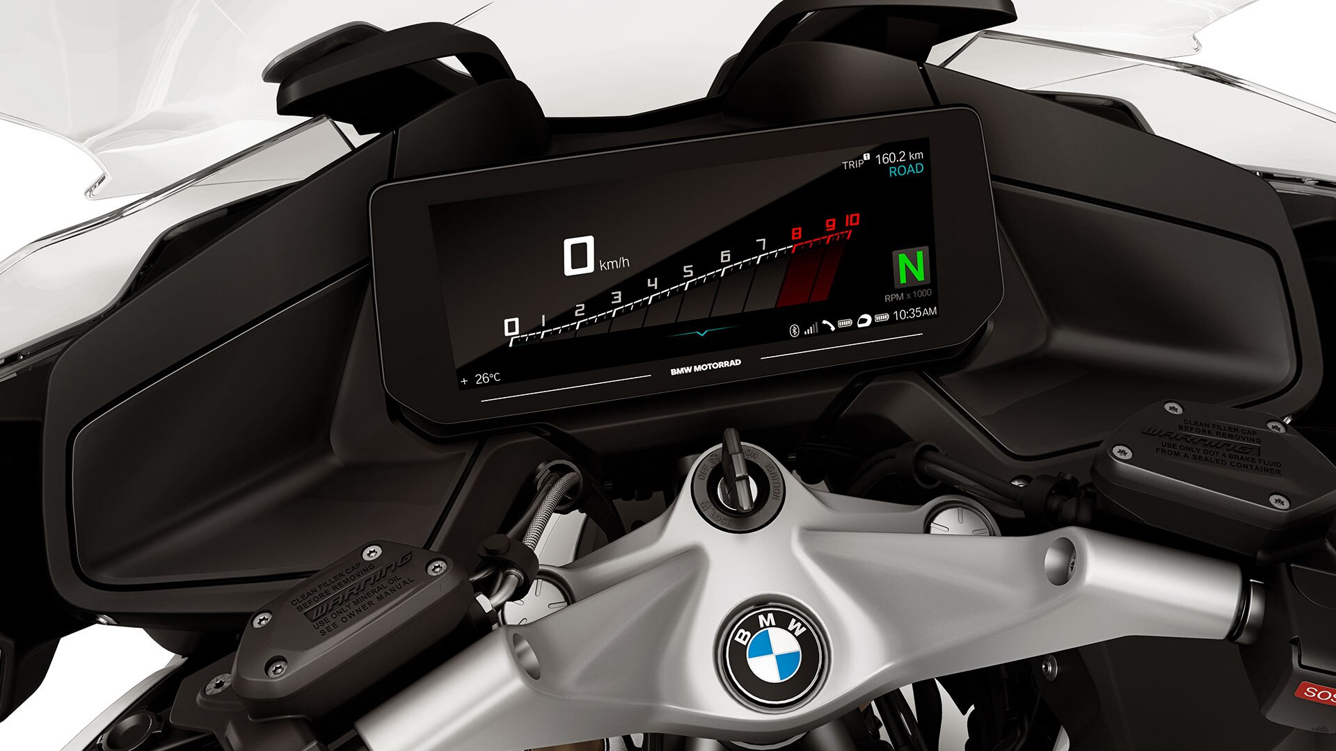 We see the cockpit of the R 1250 RT with a large 10.25-inch TFT colour display.